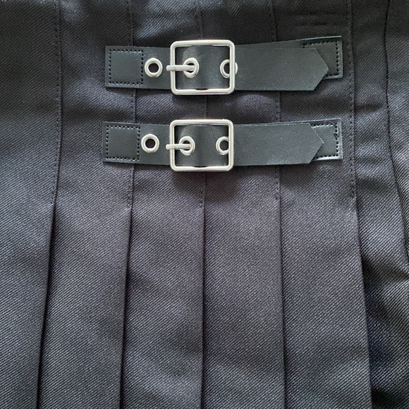 Gothic Black Pleated Skirt with Buckle Décor - Runs Small - Picture 2 of 6
